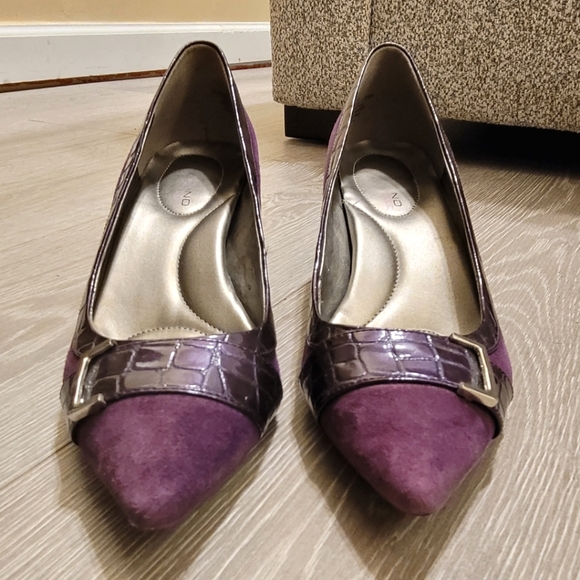 Bandolino | Purple | Suede | Pointed-Toe | Kitten Heels | Size 6.5 M - Picture 6 of 10